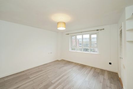 2 Bed Flat, Elton House, BS2 - Photo 3
