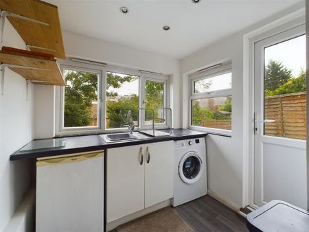 4 bedroom terraced house to rent - Photo 5