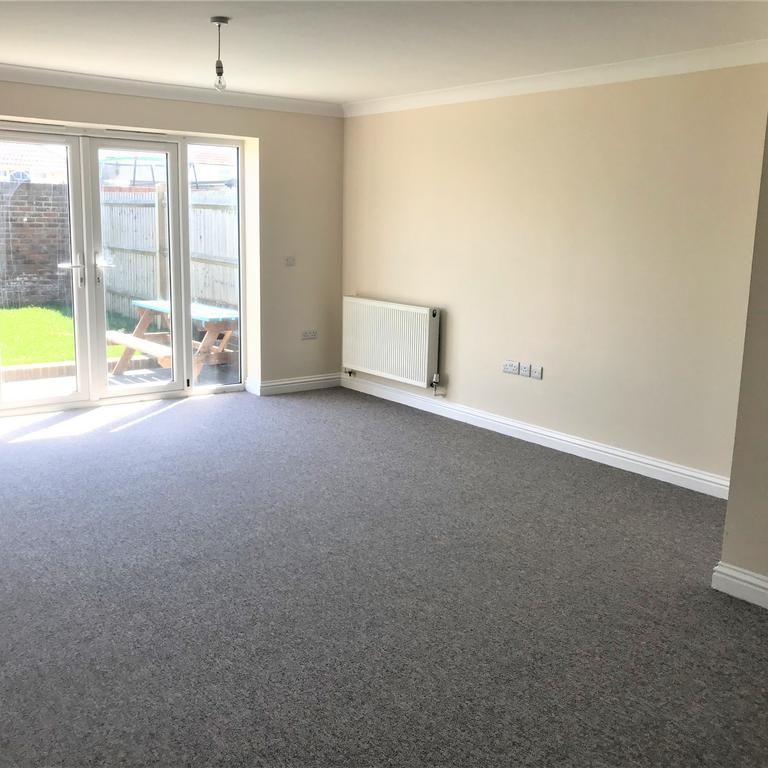 3 bedroom semi-detached house to rent - Photo 1