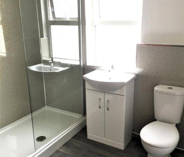 6 bedroom terraced house to rent - Photo 2