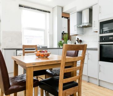 The Village Street, Burley, Leeds - Photo 3