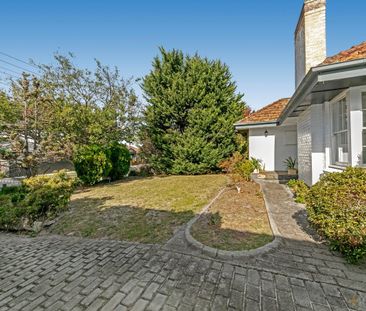 For Lease – Light-Filled Family Home in a Leafy Beaumaris Pocket - Photo 5