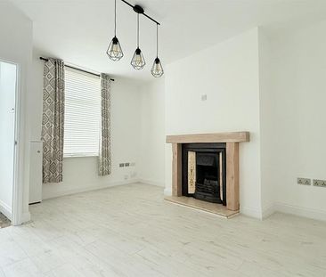 2 bedroom end of terrace house to rent - Photo 4