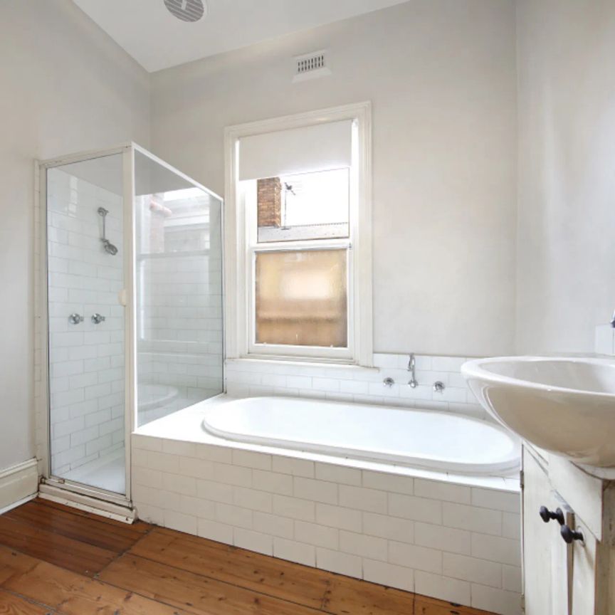 Two bedroom Edwardian house in ideal position- with courtyard! - Photo 1