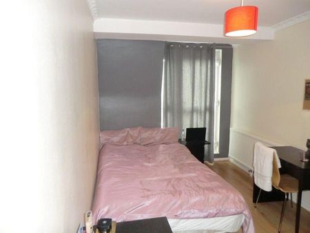 3 bedroom flat share to rent - Photo 2