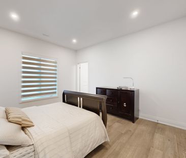 For Lease - 251 Oxford Street, Richmond Hill, Ontario - Photo 2