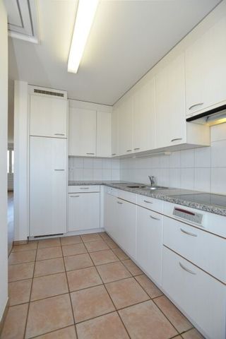 Family-friendly location with lake view - Photo 5