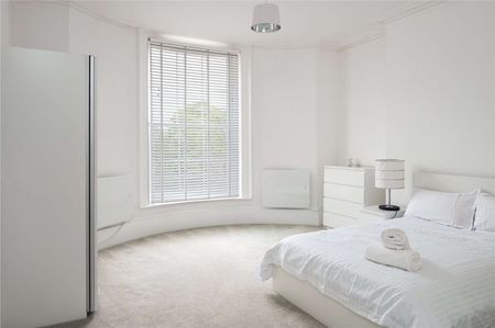 Stunning two bedroom apartment to rent, set within a beautifully converted Georgian building close to Reading Town Centre with parking. - Photo 4