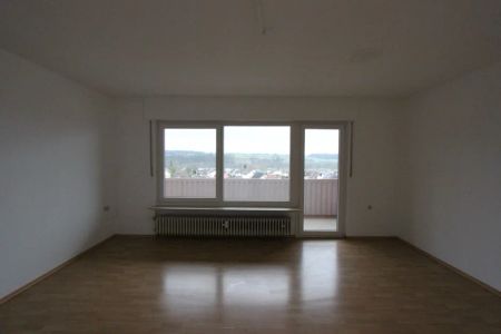 großzügige 3-Zimmer-Wohnung mit XXL Balkon und toller Fernsicht in Bad Rappenau-Heinsheim - Photo 3