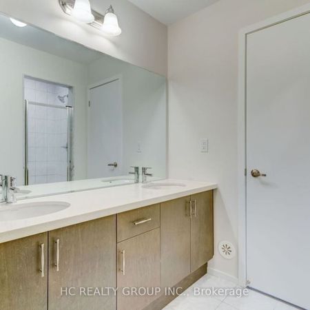 Townhouse For Lease | N8141650 - Photo 3