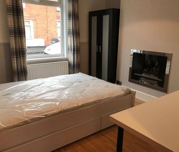 4 Bed - Thesiger Street â€“ 2 Bed - Photo 6