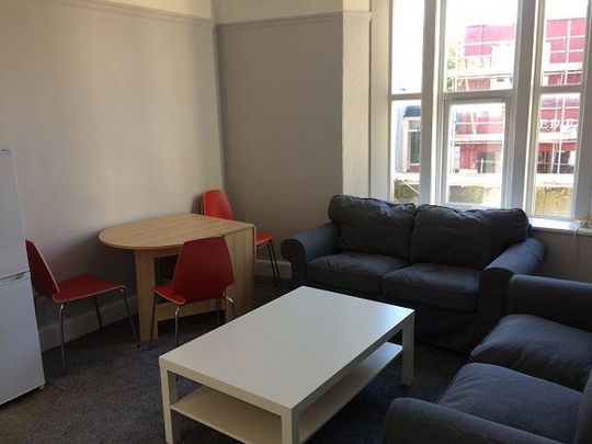 4 bedroom flat to rent - Photo 1