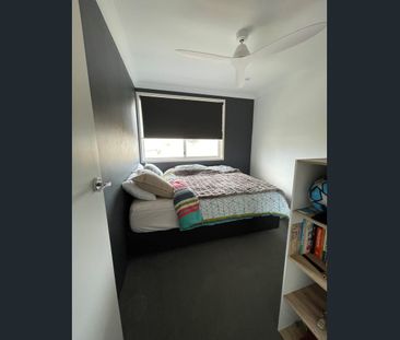 Awesome Position - Partly Furnished Unit in Broadbeach - Photo 3