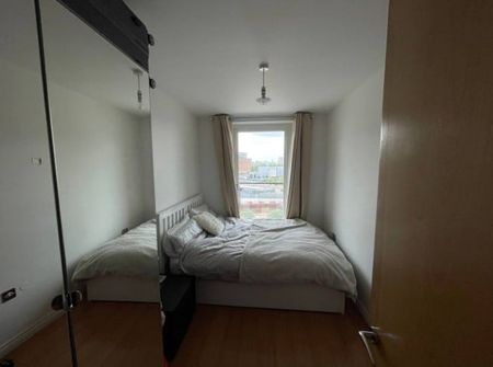 Room in a Shared Flat, Battersea Park Road, SW8 - Photo 3