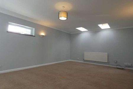 Chestnut Close, Mildenhall, IP28 - Photo 3