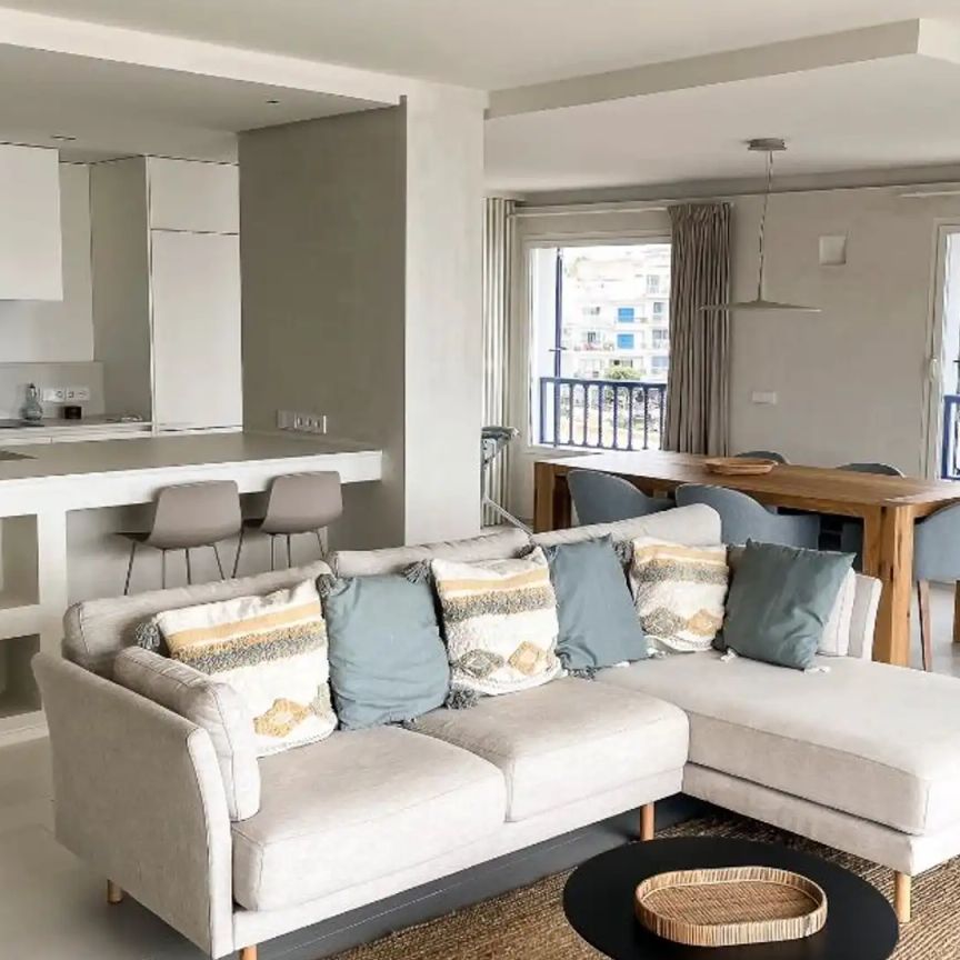 Apartamento de alquiler en Carrer del Llebeig, Cala Bona - Photo 1