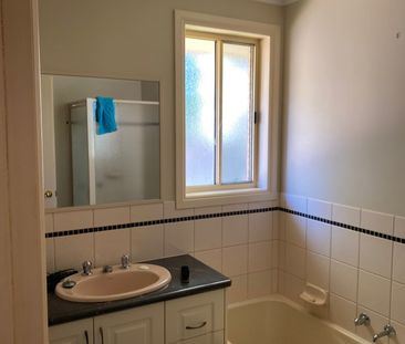 2 bedroom + study or 3rd Bedroom - Central Townhouse - Photo 3