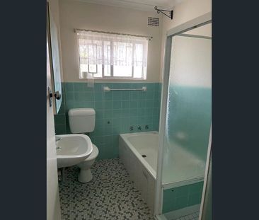 NARWEE - 2 BEDROOM UNIT WITH LUG CLOSE TO STATION - Photo 5