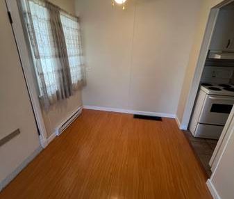 ***$1750 - 1 bedroom apartment -Main Street*** - Photo 3