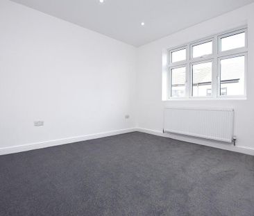 3 bedroom end of terrace house to rent - Photo 3