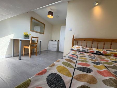 5 bedroom terraced house to rent - Photo 4