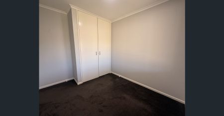 WELL PRESENTED BRICK HOME! - Photo 2