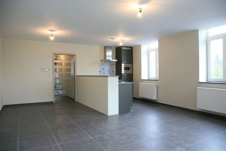 Ruim appartement met 2 slpk., parking en terras aan station Zichem - Photo 2