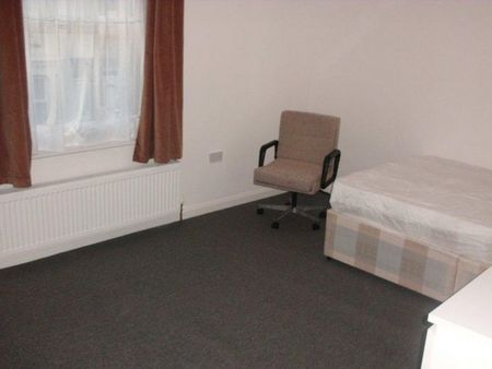 1 Bed - Victoria Street, Gillingham - Photo 5