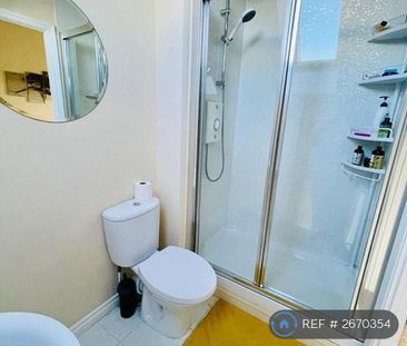 3 bedroom semi-detached house to rent - Photo 6