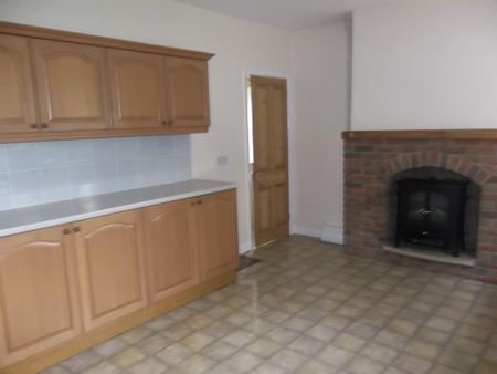 2 bedroom semi-detached house to rent - Photo 5