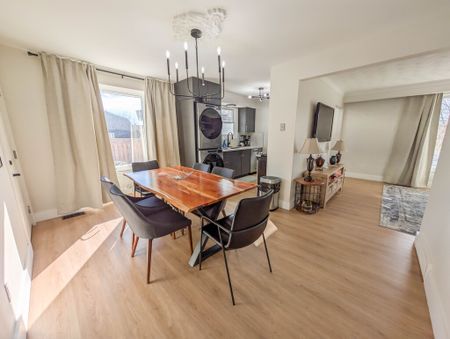 Beautiful 3 Bedroom Main Unit in Niagara Falls! - Photo 3