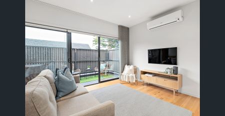 Coastal Living Meets Convenience. - Photo 4