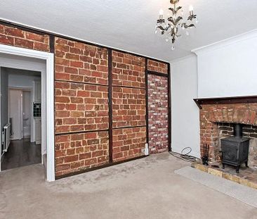 2 bedroom end of terrace house to rent - Photo 1