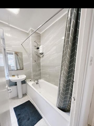 5 bedroom flat share to rent - Photo 5