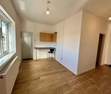 3 bedroom flat to rent - Photo 6