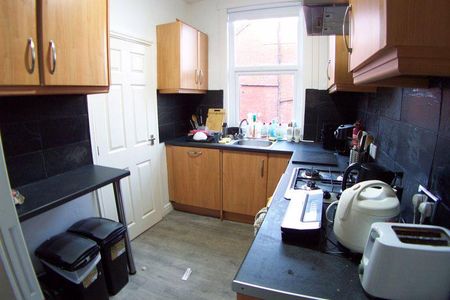 3 bedroom terraced house to rent - Photo 5