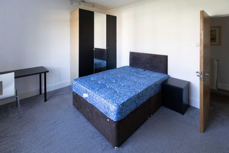 6 bedroom house to rent - Photo 3