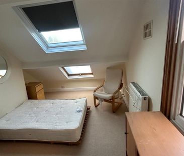 4 bedroom semi-detached house to rent - Photo 6