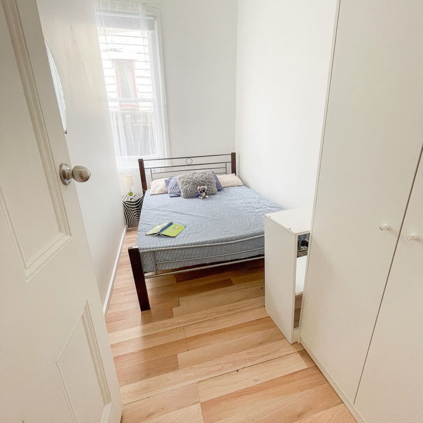 FANTASTIC FIVE BEDROOM HOUSE - Photo 1