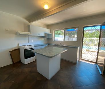 3 BEDROOM, 2 BATHROOM UNIQUE HOUSE IN GILLEN WITH SELF CONTAINED ST... - Photo 6