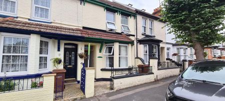 3 bedroom terraced house to rent - Photo 4