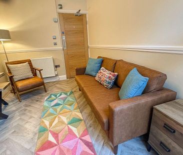 4 bedroom house of multiple occupation to rent - Photo 1