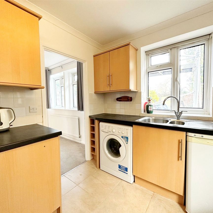 Waterloo Road, Wokingham, RG40 - Photo 1