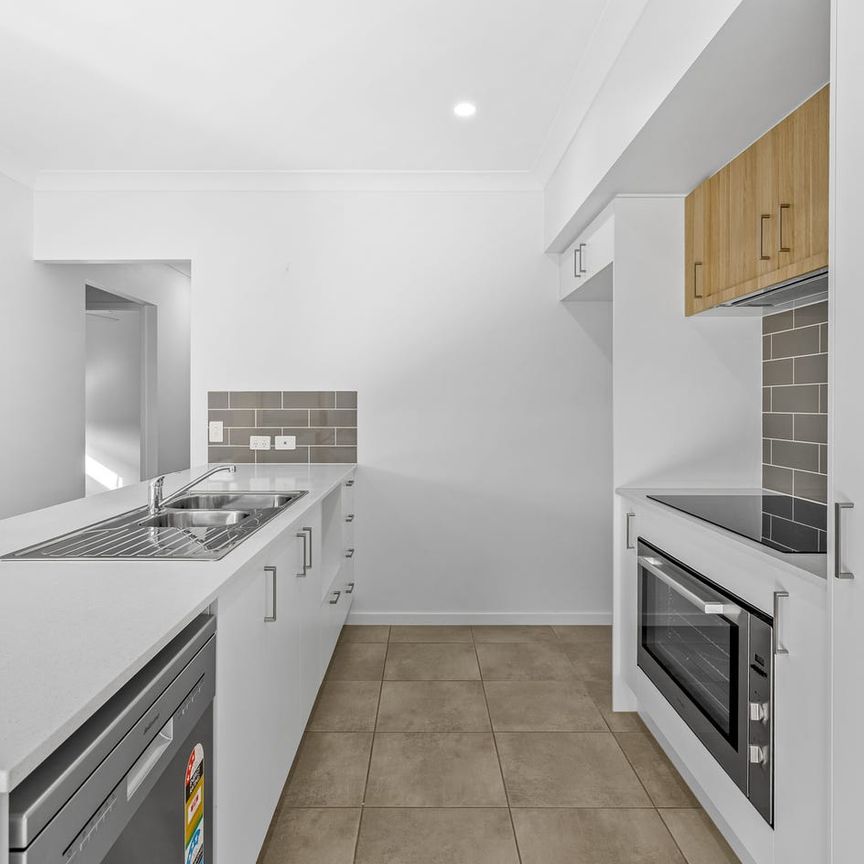 3 Bedroom unit, Mango Hill Contact Julie Sykes 0438 050 110 Weekly rent will increase to $560 from 28/6/2026 - Photo 1