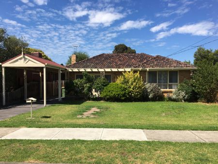 7 Mundy Street, WATSONIA VIC 3087 - Photo 3