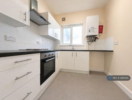 2 bedroom flat to rent - Photo 4
