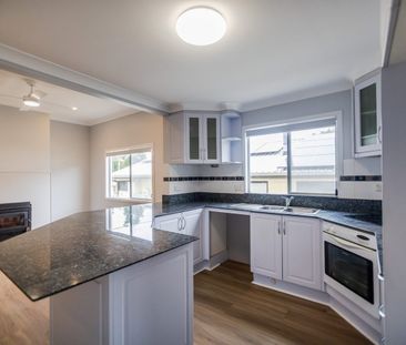 Newly Renovated Family Home - Photo 4