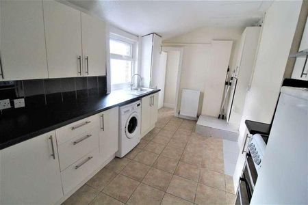 Liddington Road, Stratford, E15 - Photo 3