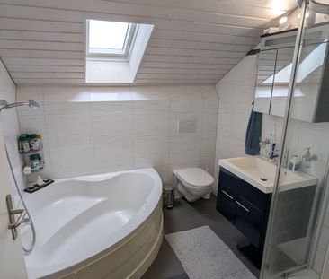 3 ½ Zimmer-Wohnung Dachwohnung in Sempach Station - Foto 4