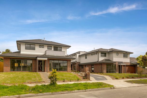 Neatly presented townhouse - Photo 1